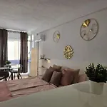 Harbor Studio Apartment In Fuengirola